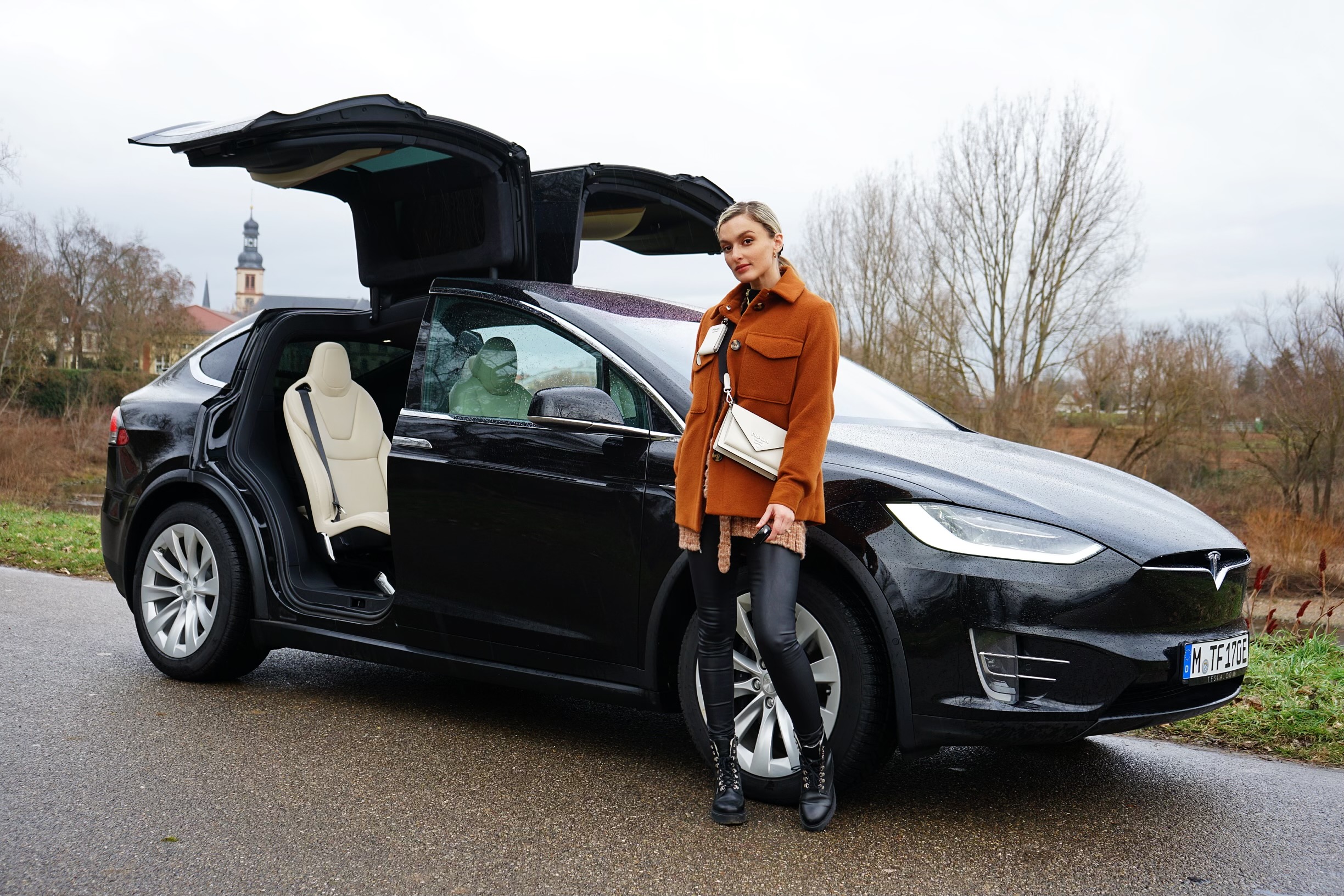 Read more about the article Tesla Model X – Das E-SUV mit Coolness-Faktor
