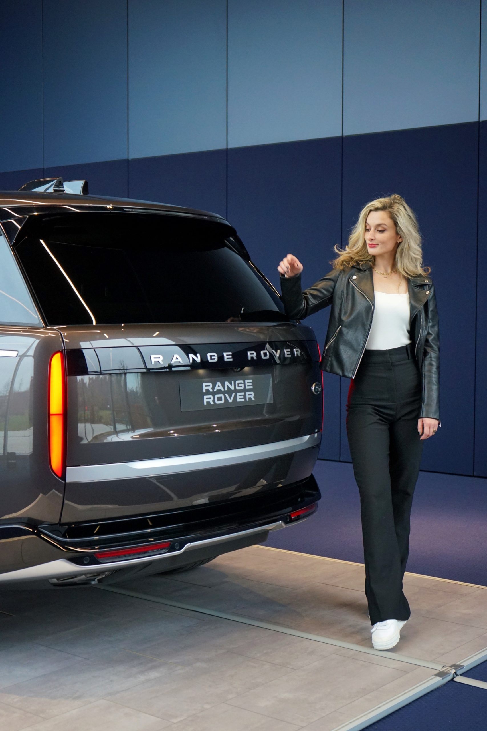 Read more about the article RANGE ROVER 5