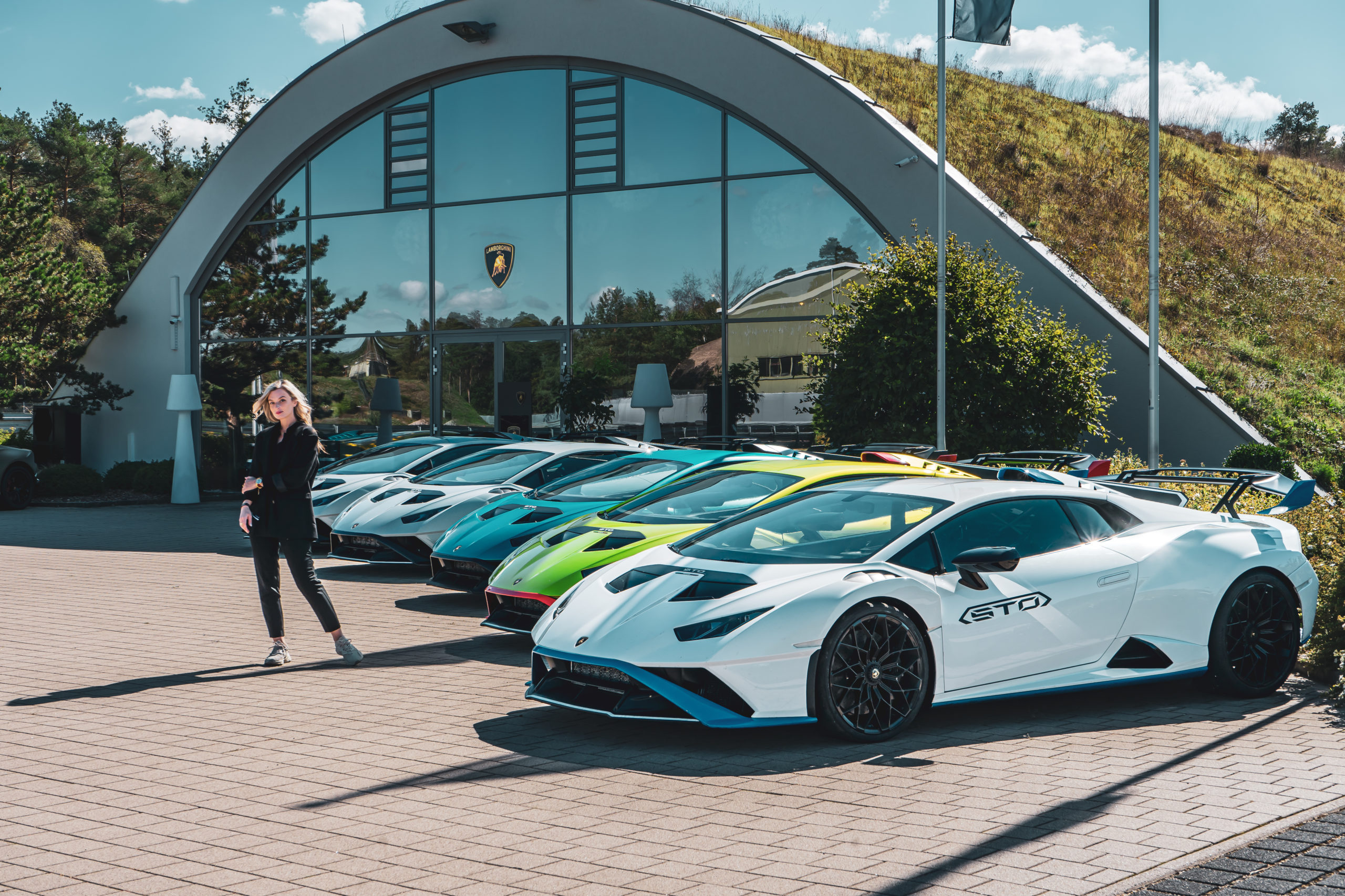 Read more about the article Lamborghini Huracan STO